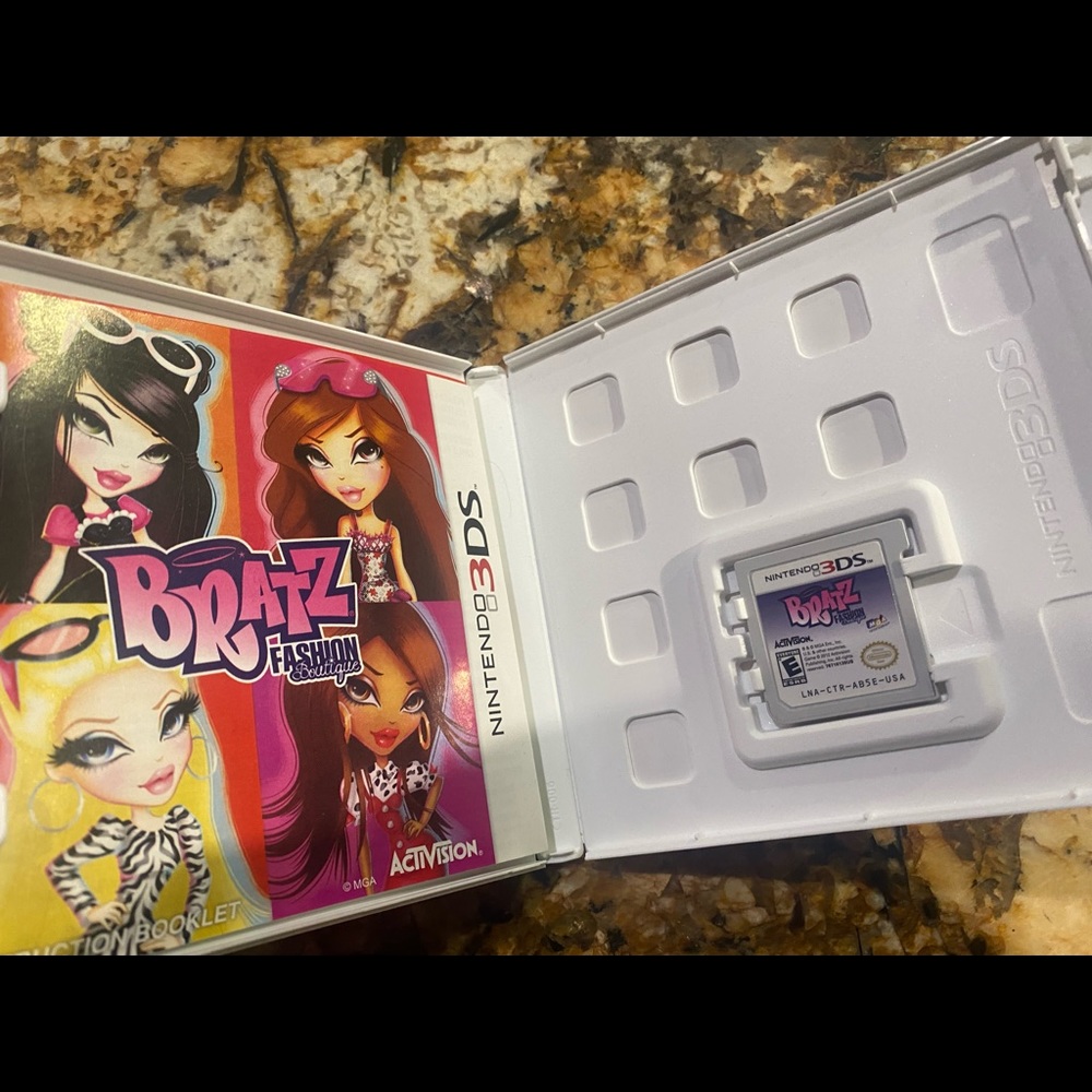 Nintendo 3DS - Picture 2 of 2